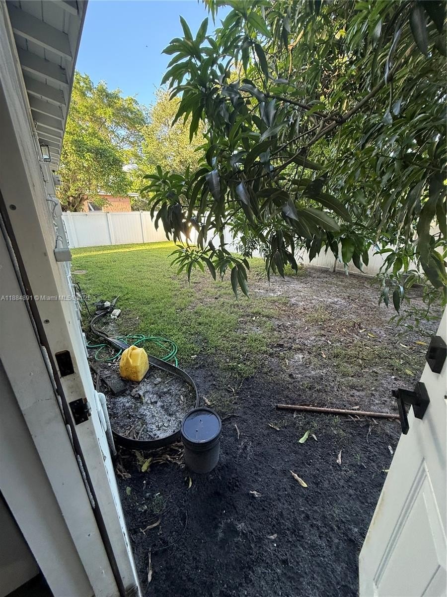 Single Family 2BR 1BA - 2651 SW 62nd Ave, Miramar, FL