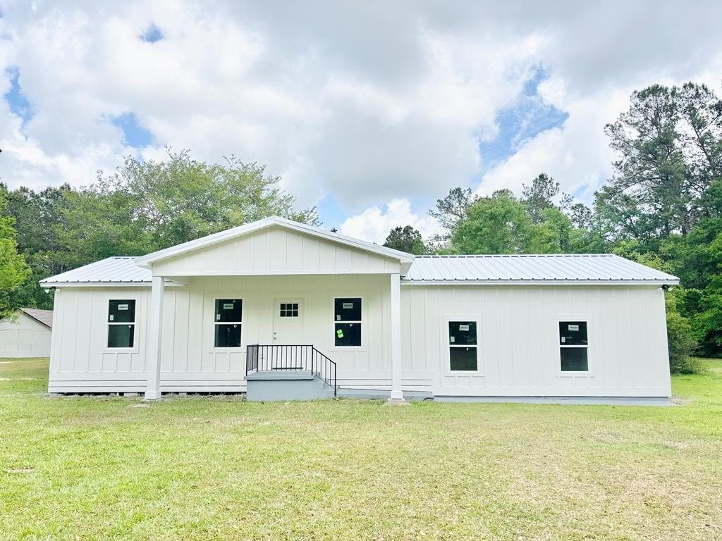 Single Family 3BR 3BA - 3520 Hwy 43 N, Picayune, MS