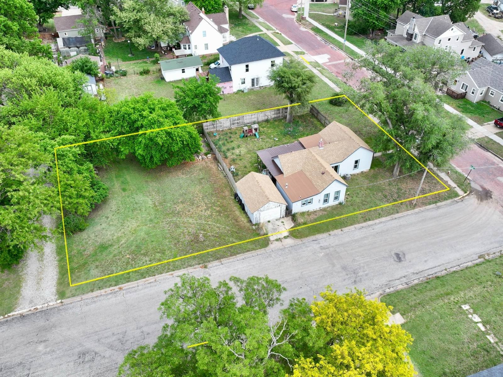 Single Family 2BR 1BA - 415 W 8th St, Ellsworth, KS