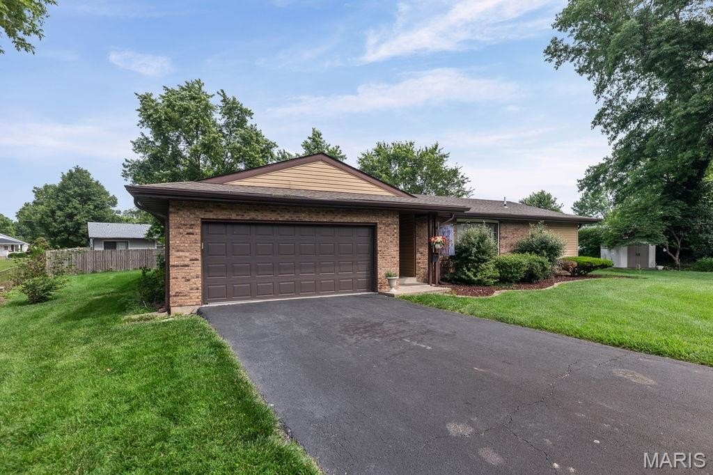 Single Family 3BR 2BA - 46 Belle Crest Drive, Belleville, IL