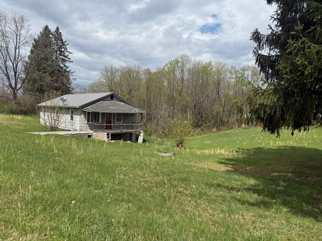 Single Family 2BR 1BA - 24 IVYDALE, HERNDON, WV