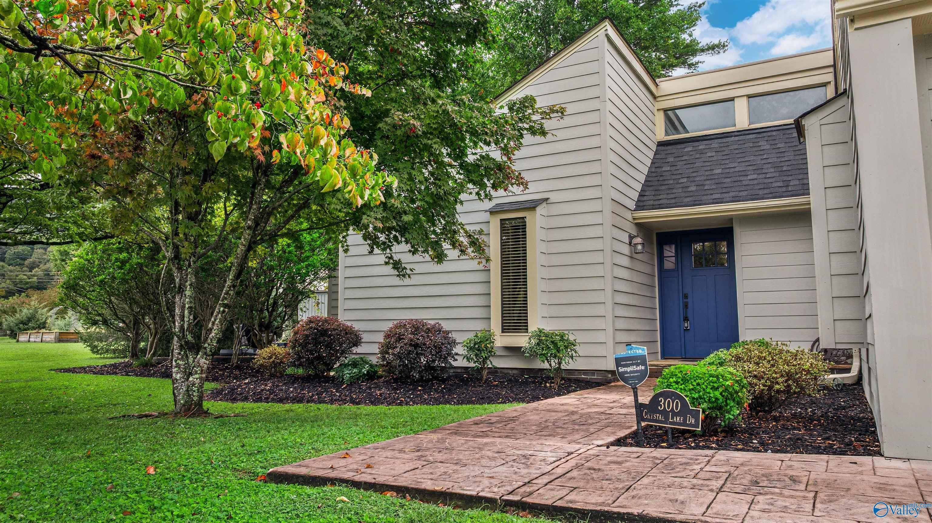 Single Family 3BR 2BA - 300 Crystal Lake Drive NE, Fort Payne, AL