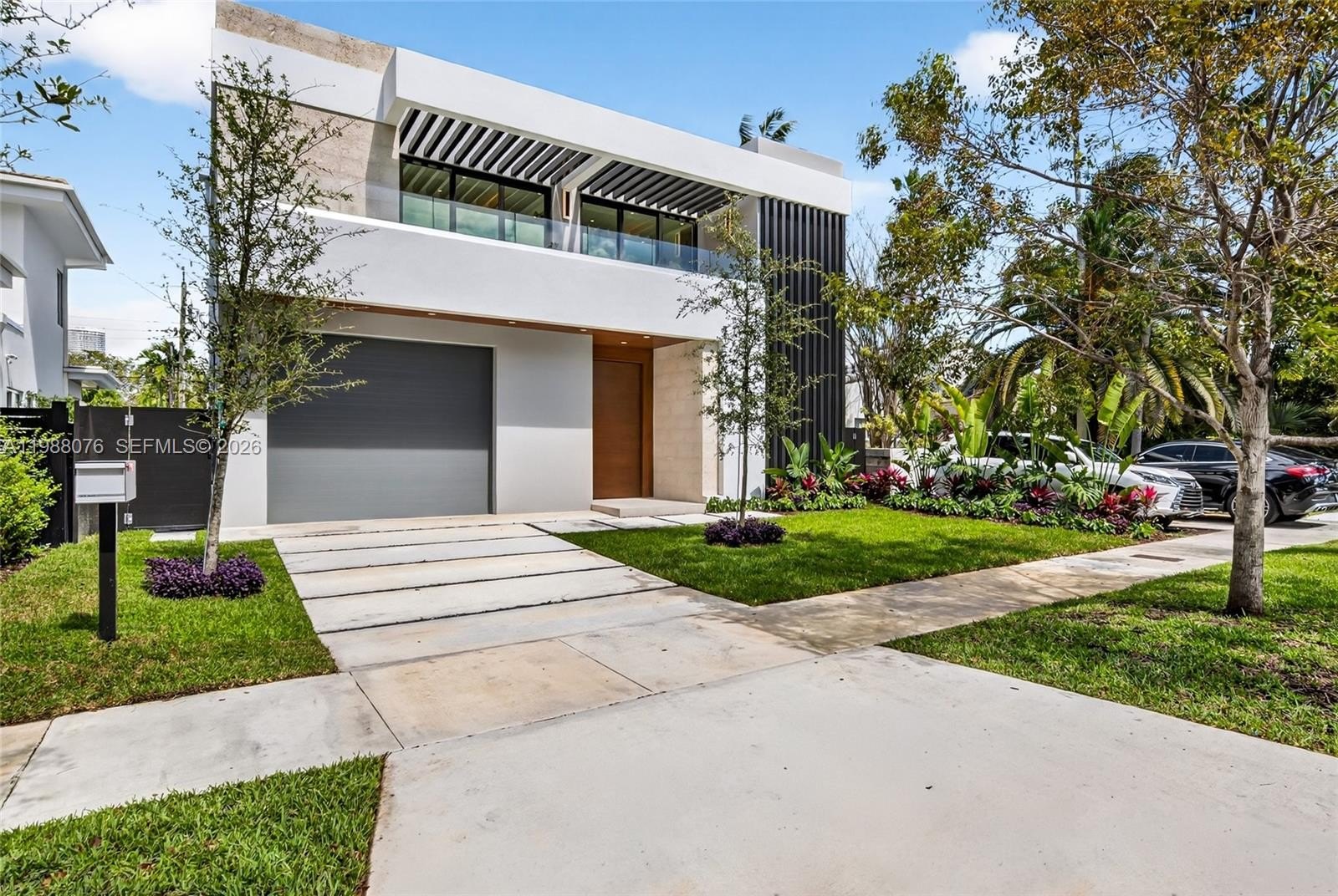 Single Family 4BR 6BA - 609 SW 24th Rd, Miami, FL