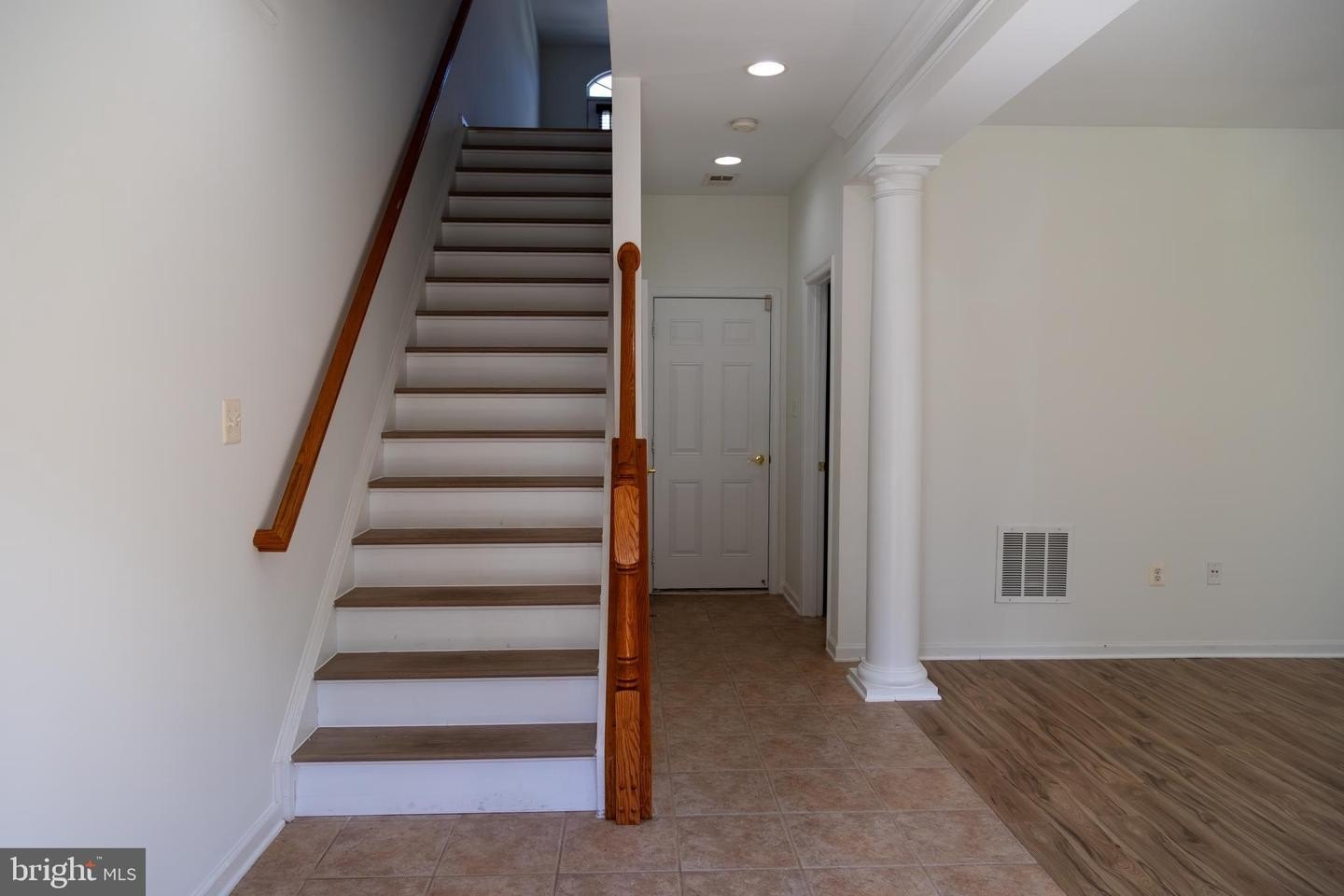Single Family 3BR 4BA - 42466 MALACHITE TER, BRAMBLETON, VA