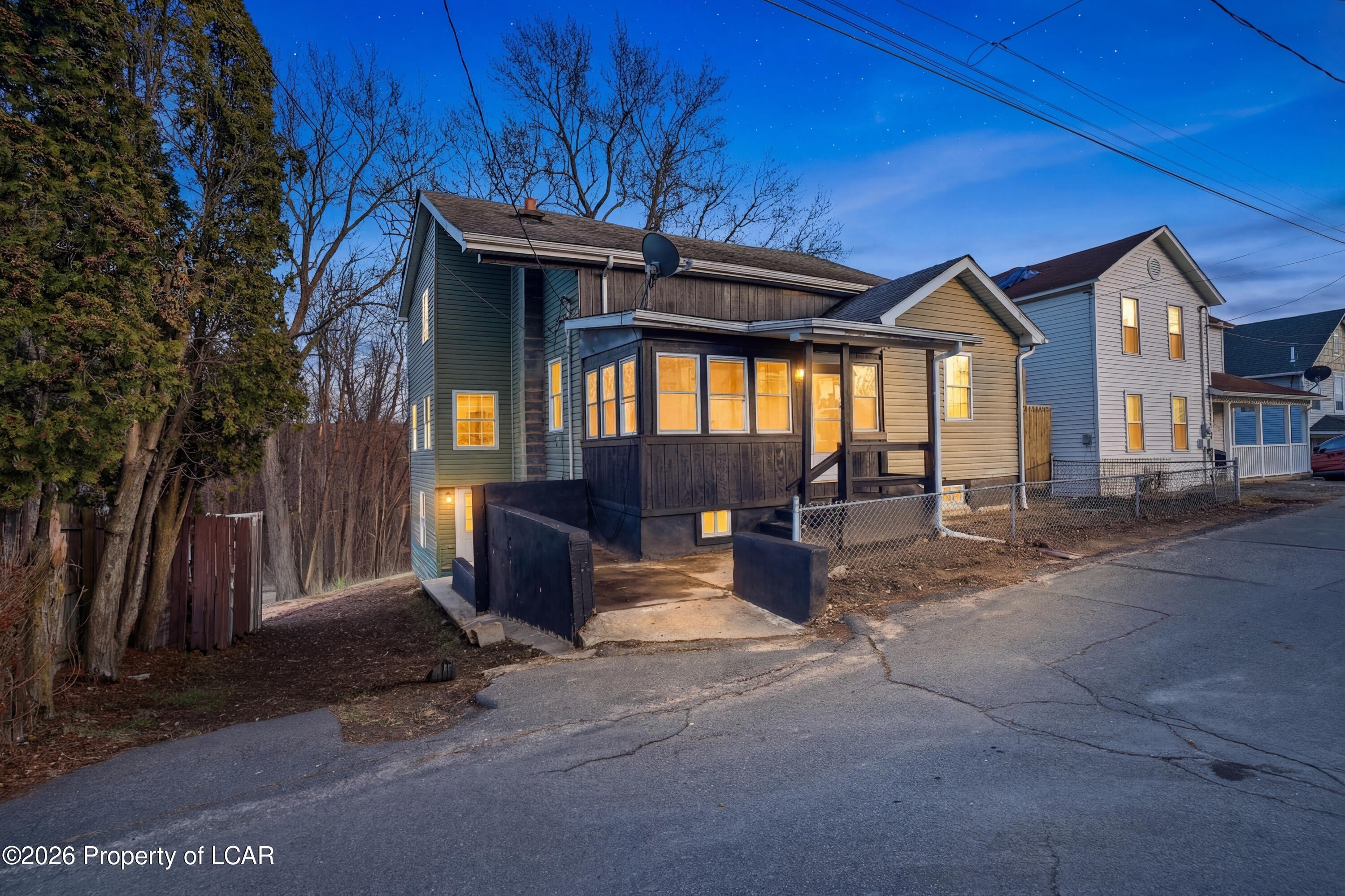 Single Family 5BR 3BA - 12 Kenley Street, Pittston, PA