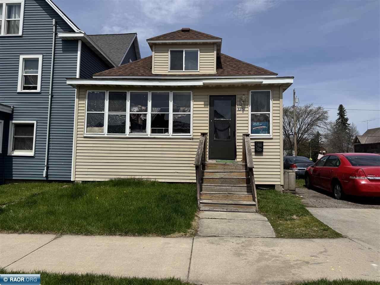 Triplex - 205 5th St, Virginia, MN