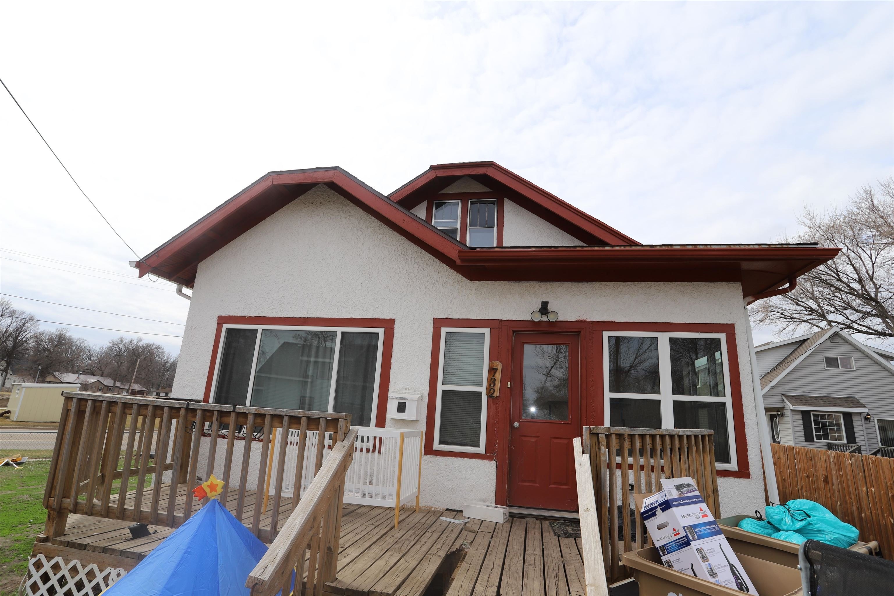 Single Family 6BR 2BA - 732 Lincoln Ave, Minot, ND