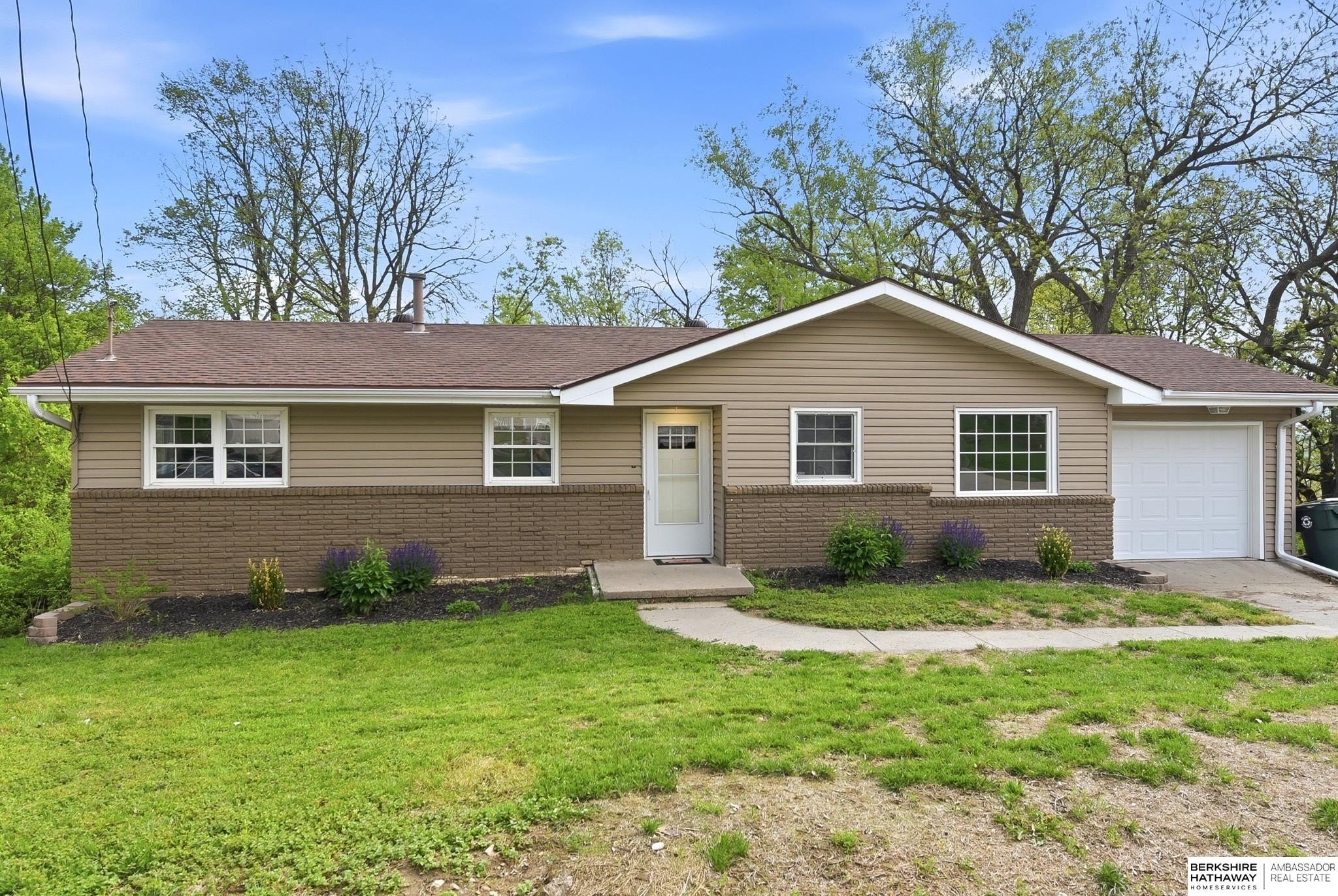 Single Family 3BR 2BA - 16 Shady Lane, Council Bluffs, IA
