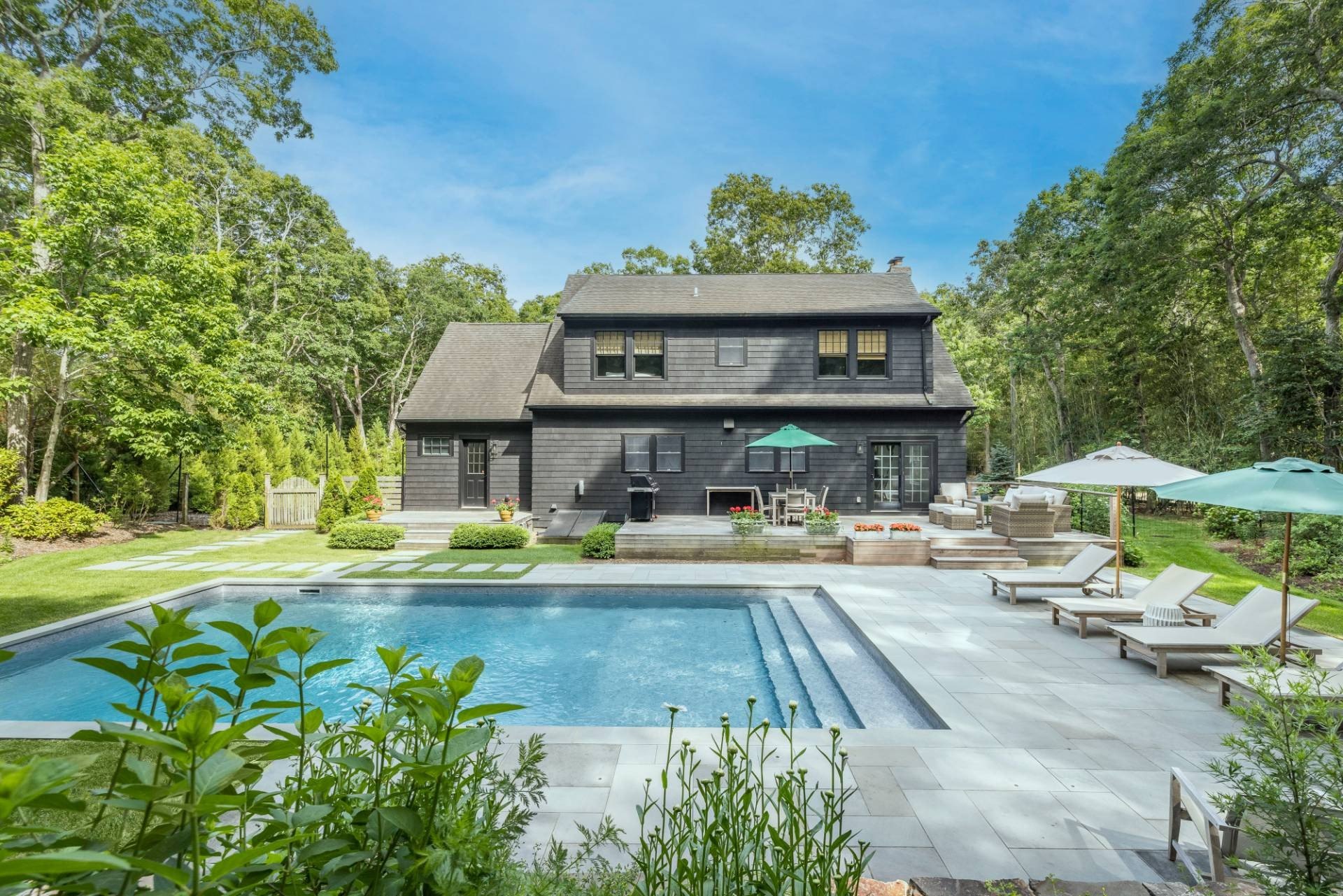 Single Family 4BR 7BA - 32 Deep Six Drive, East Hampton, NY