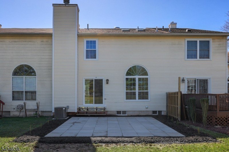 Single Family 2BR 4BA - 3 Cheyenne Trl, Branchburg Twp., NJ