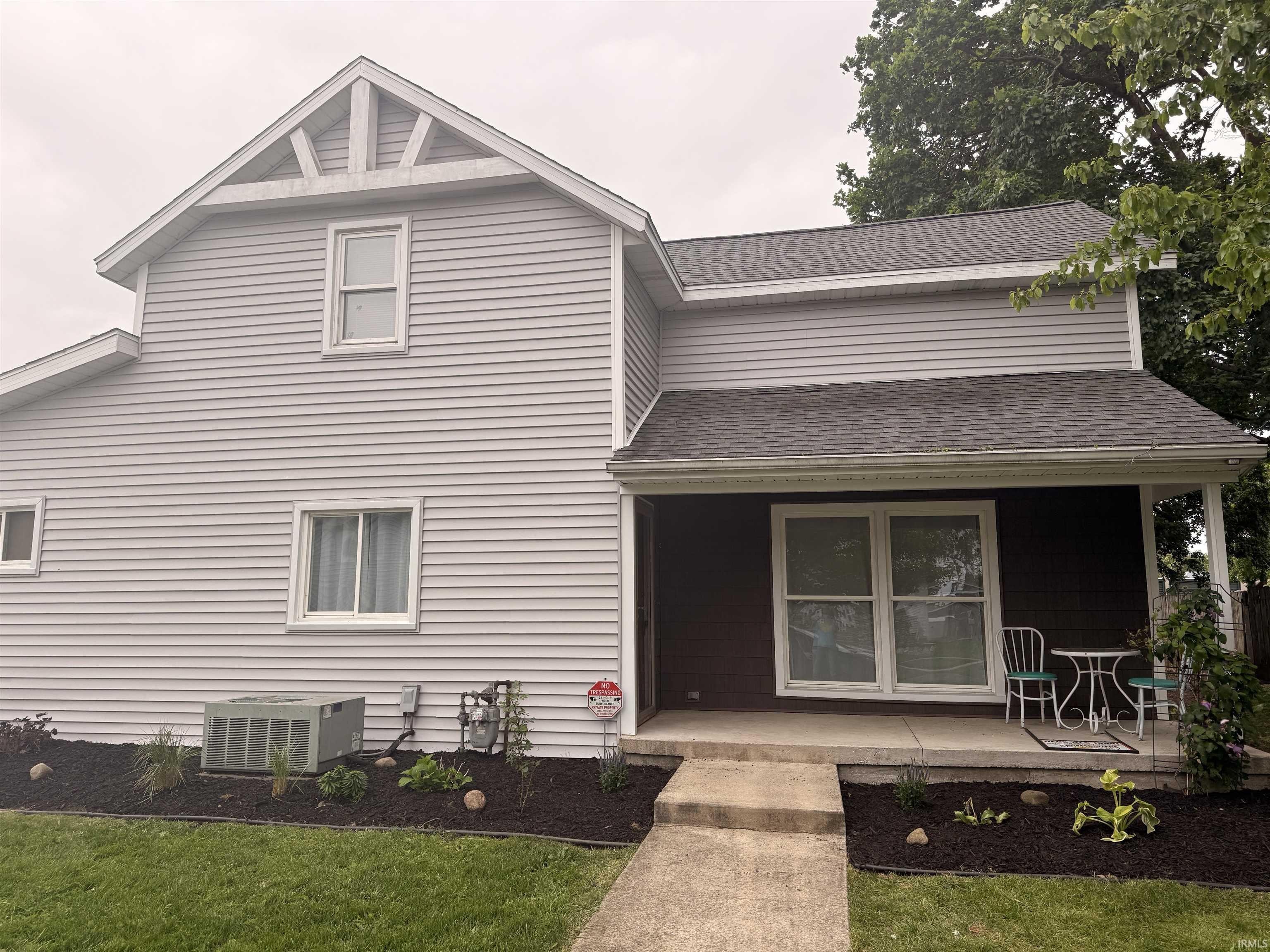 Single Family 4BR 2BA - 104 E Prairie Street, Leesburg, IN
