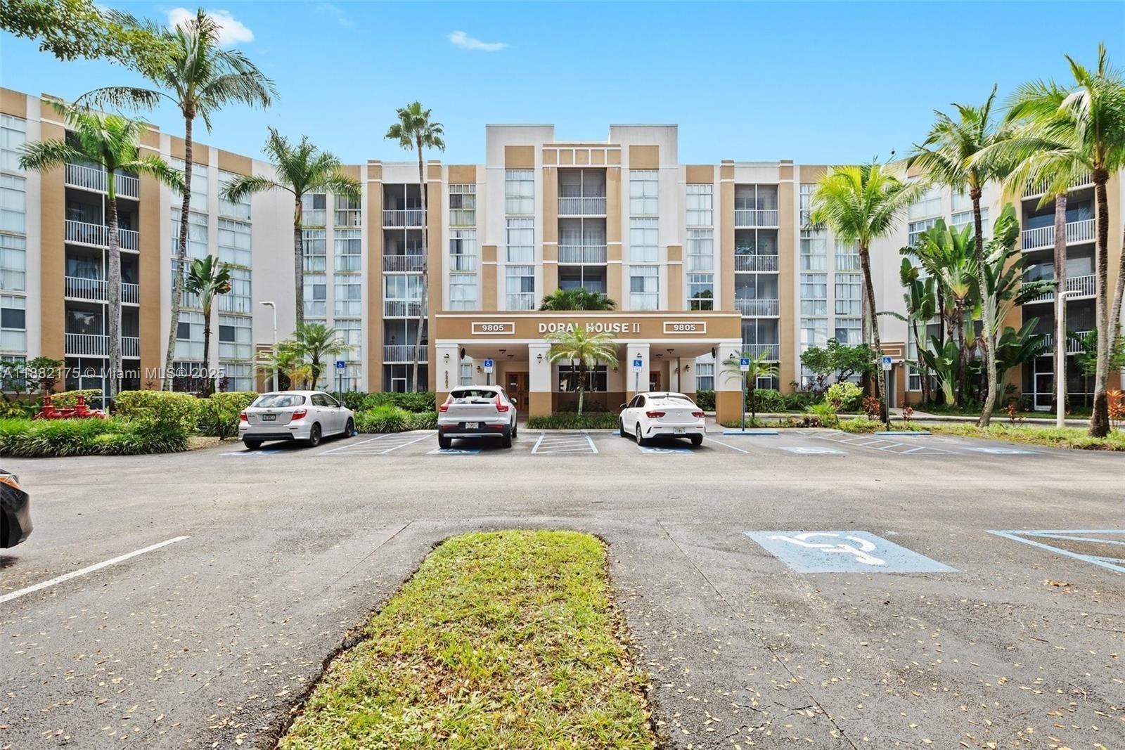 Condo 3BR 2BA - 9805 NW 52nd St, Doral, FL