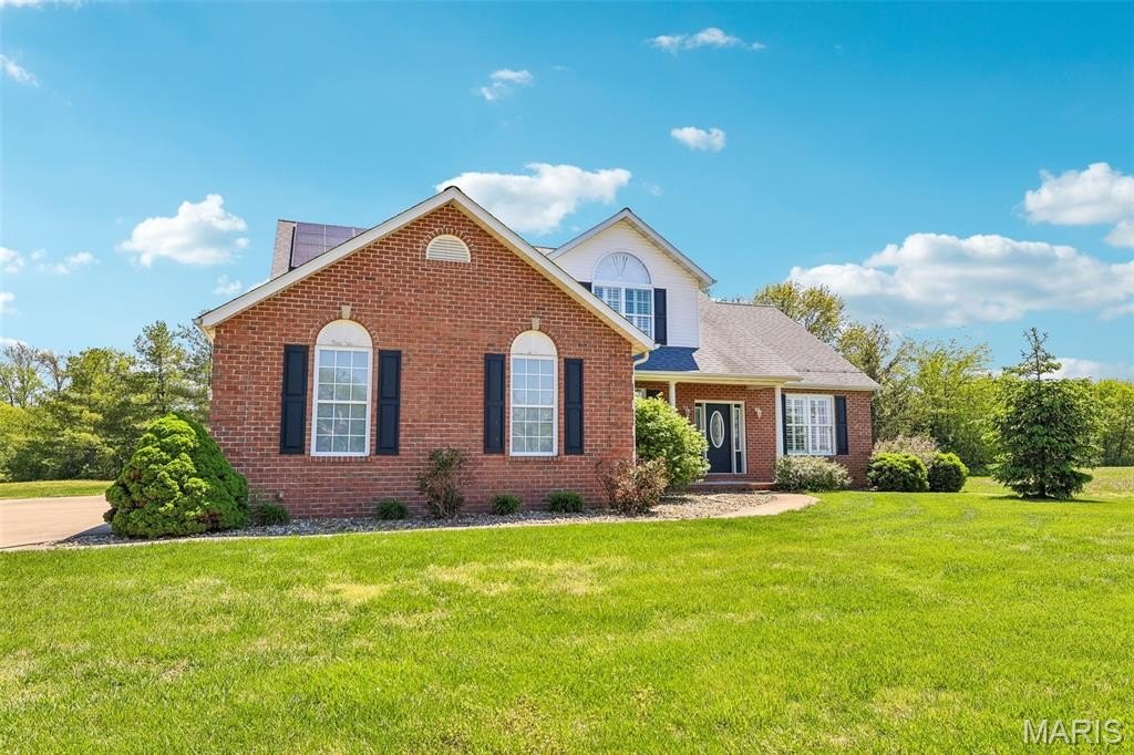 Single Family 3BR 4BA - 2750 Governors Drive, Carlyle, IL