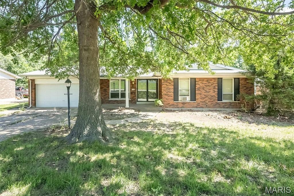 Single Family 3BR 2BA - 3705 Seville Drive, Florissant, MO