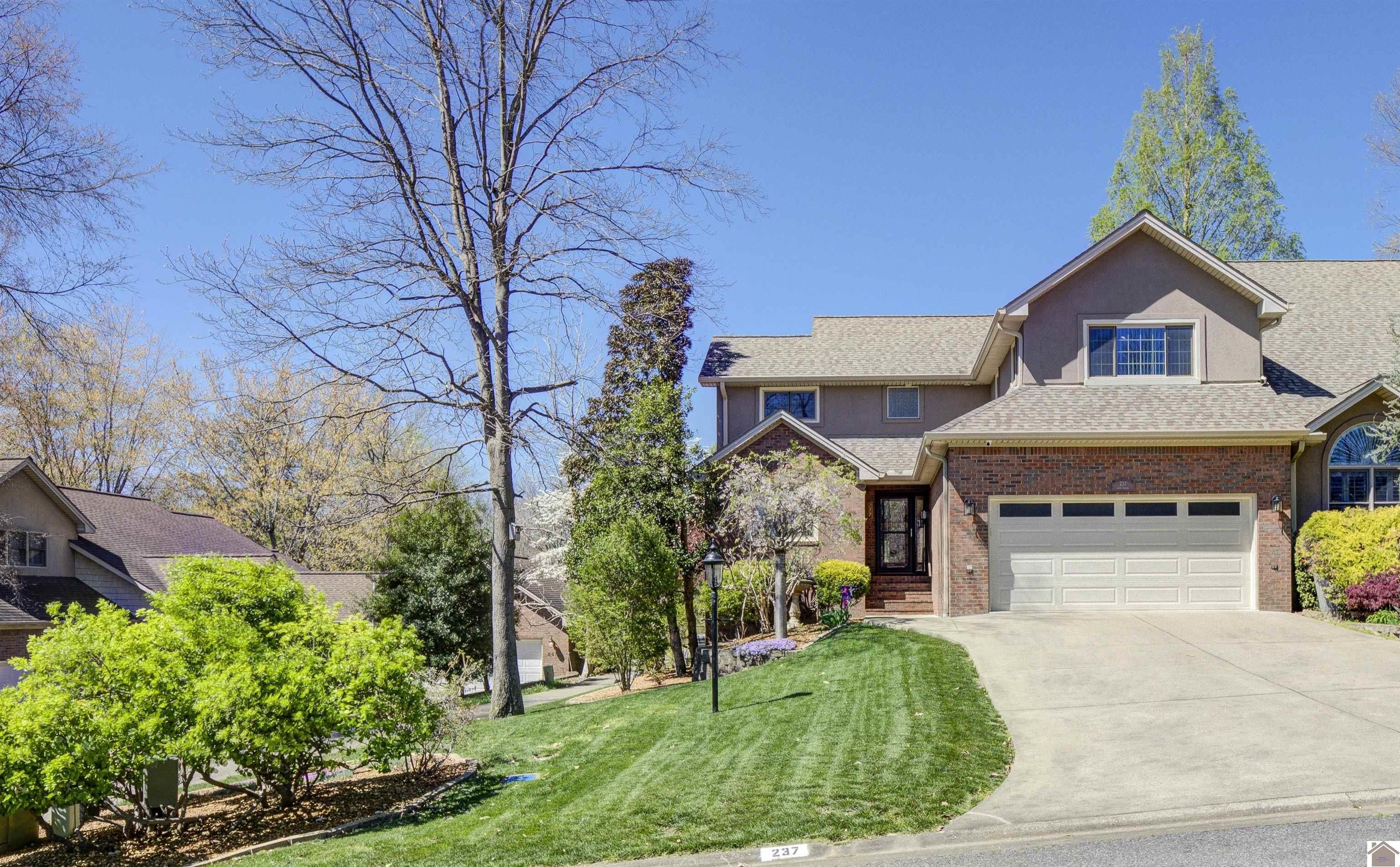 Single Family 3BR 3BA - 237 Lake Pointe Drive, Paducah, KY
