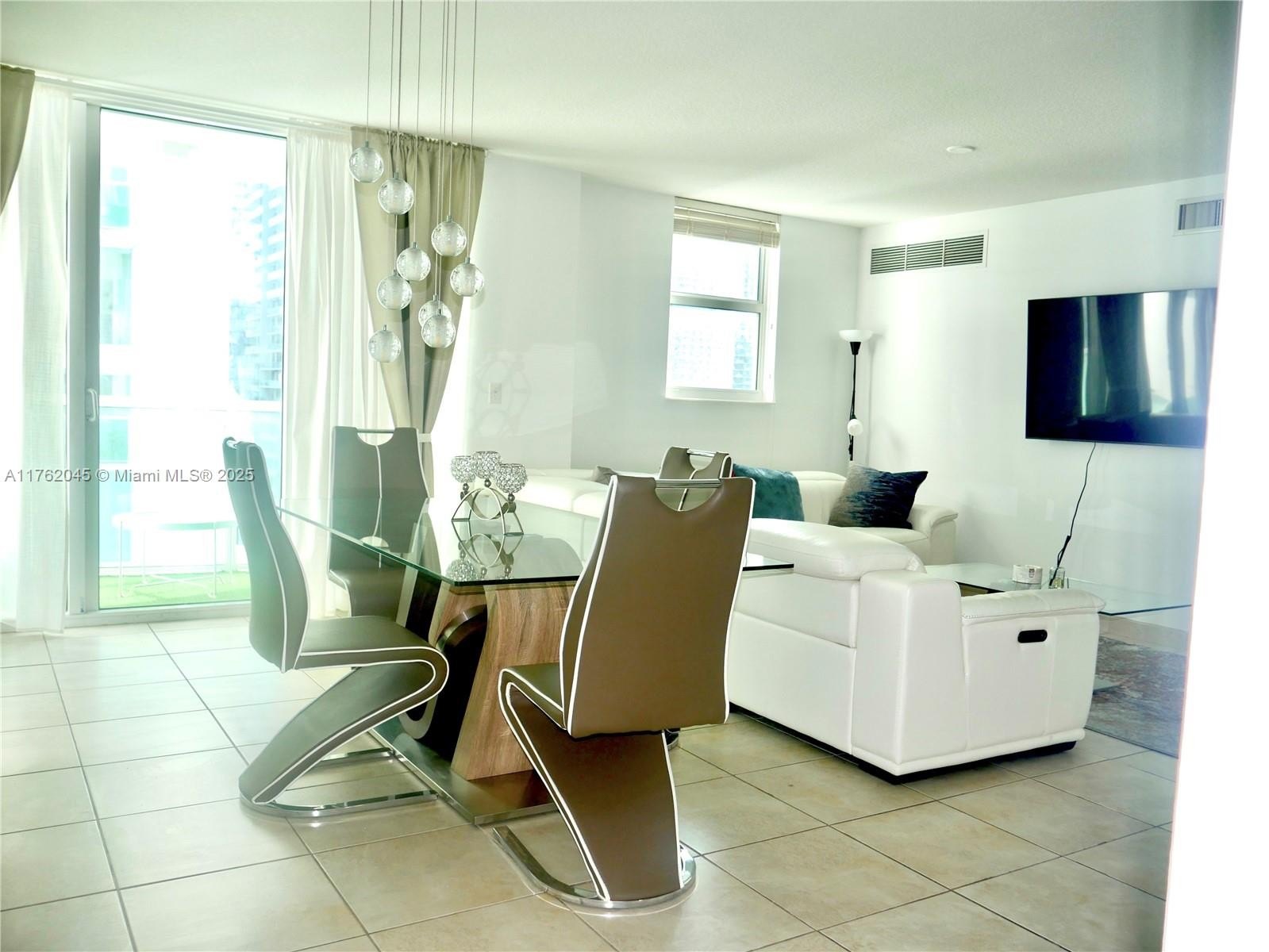 Condo 2BR 2BA - 31 SE 5th St, Miami, FL