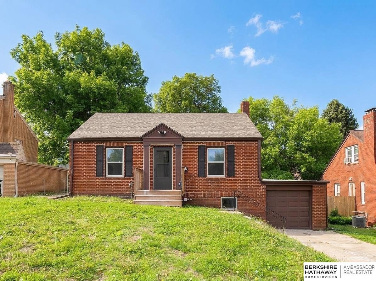 Single Family 2BR 2BA - 2529 Read Street, Omaha, NE