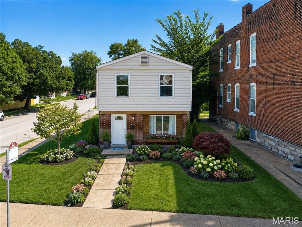 Single Family 4BR 2BA - 2700 Arsenal Street, St Louis, MO