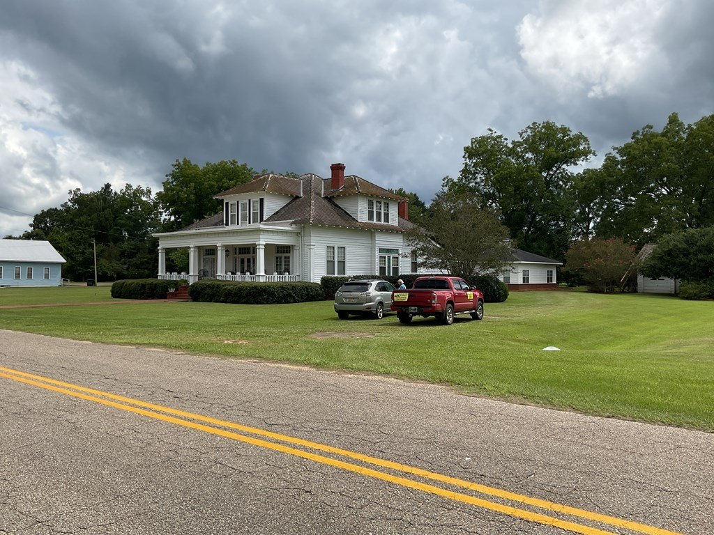 Single Family 5BR 2BA - 7666 Main St, Dozier, AL