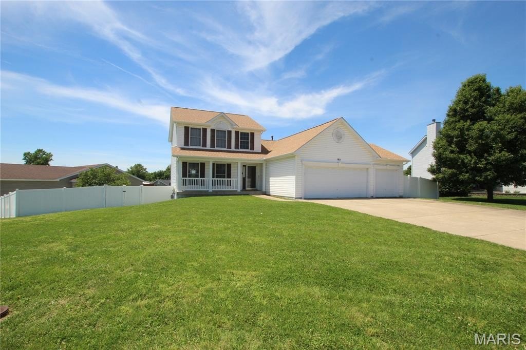 Single Family 4BR 3BA - 165 Whitetail Crossing Drive, Troy, MO