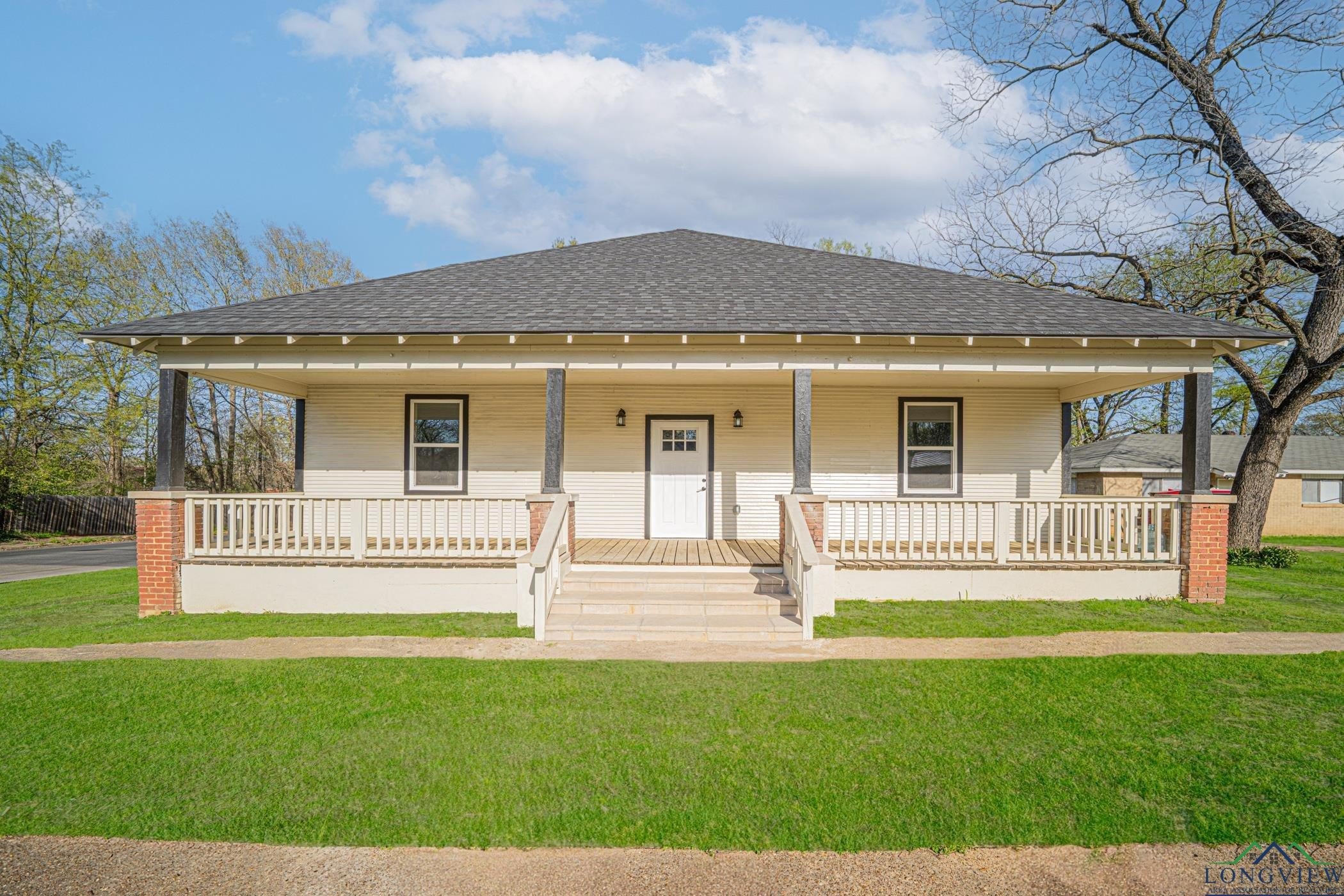 1104 N BOLIVAR  