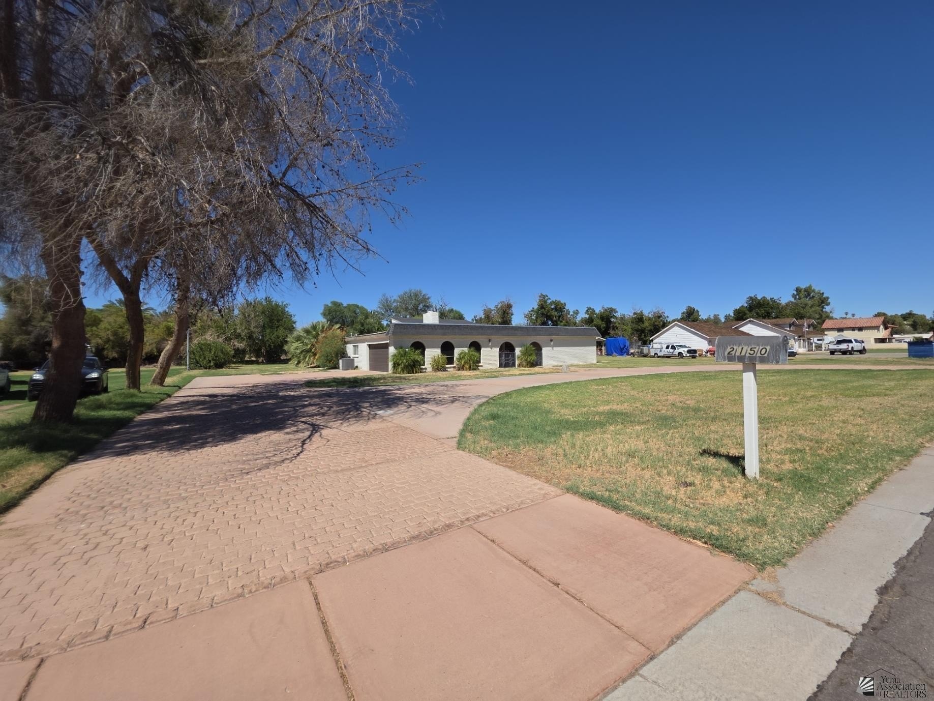 2150 W CHICO Ln  