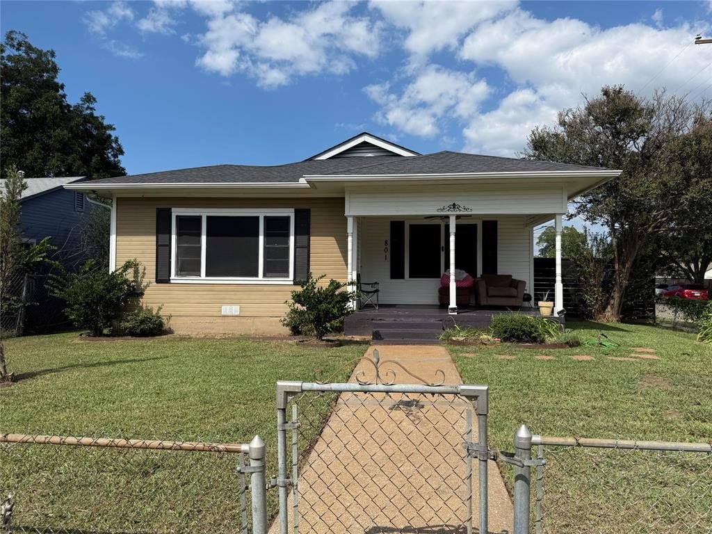 Single Family 2BR 2BA - 801 W Walker Street, Denison, TX