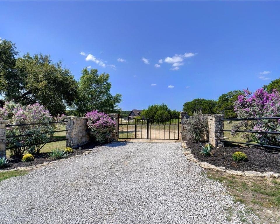 Single Family 4BR 3BA - 2804 Alta Vista Court, Granbury, TX