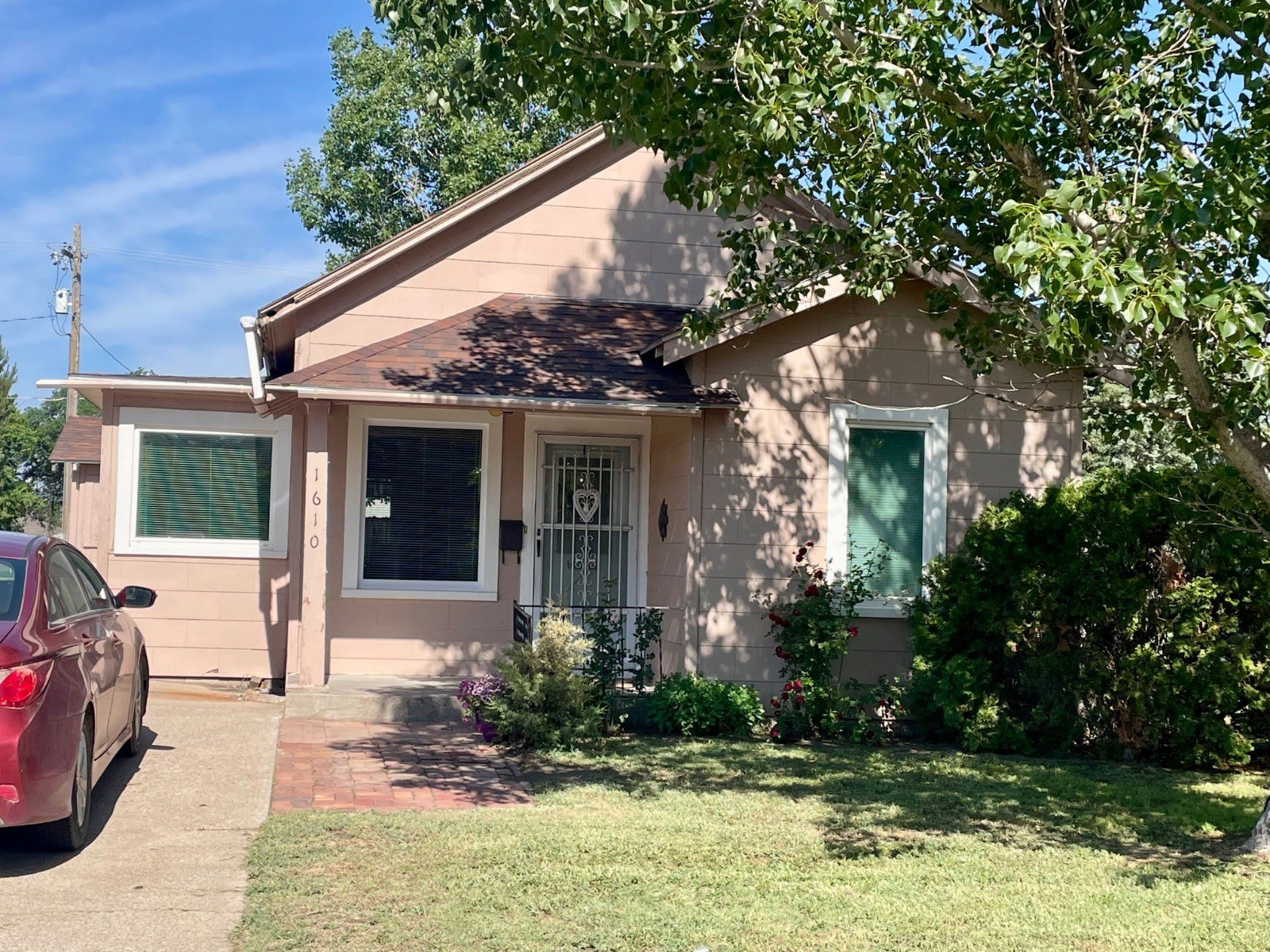 Single Family 2BR 1BA - 1610 Clark Ave, Goodland, KS