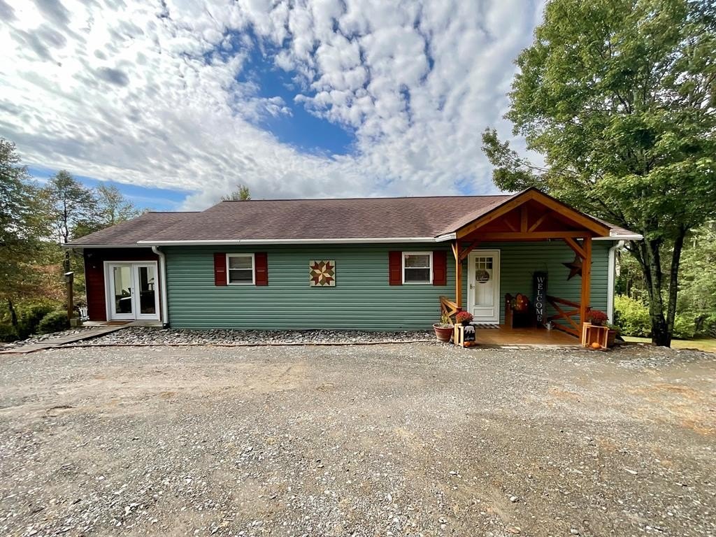 Single Family 3BR 2BA - 50 Benton Way, Fancy Gap, VA