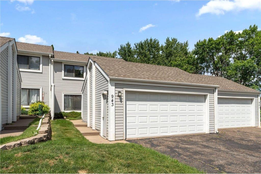 Single Family 2BR 2BA - 943 Sylvia Lane, Shoreview, MN