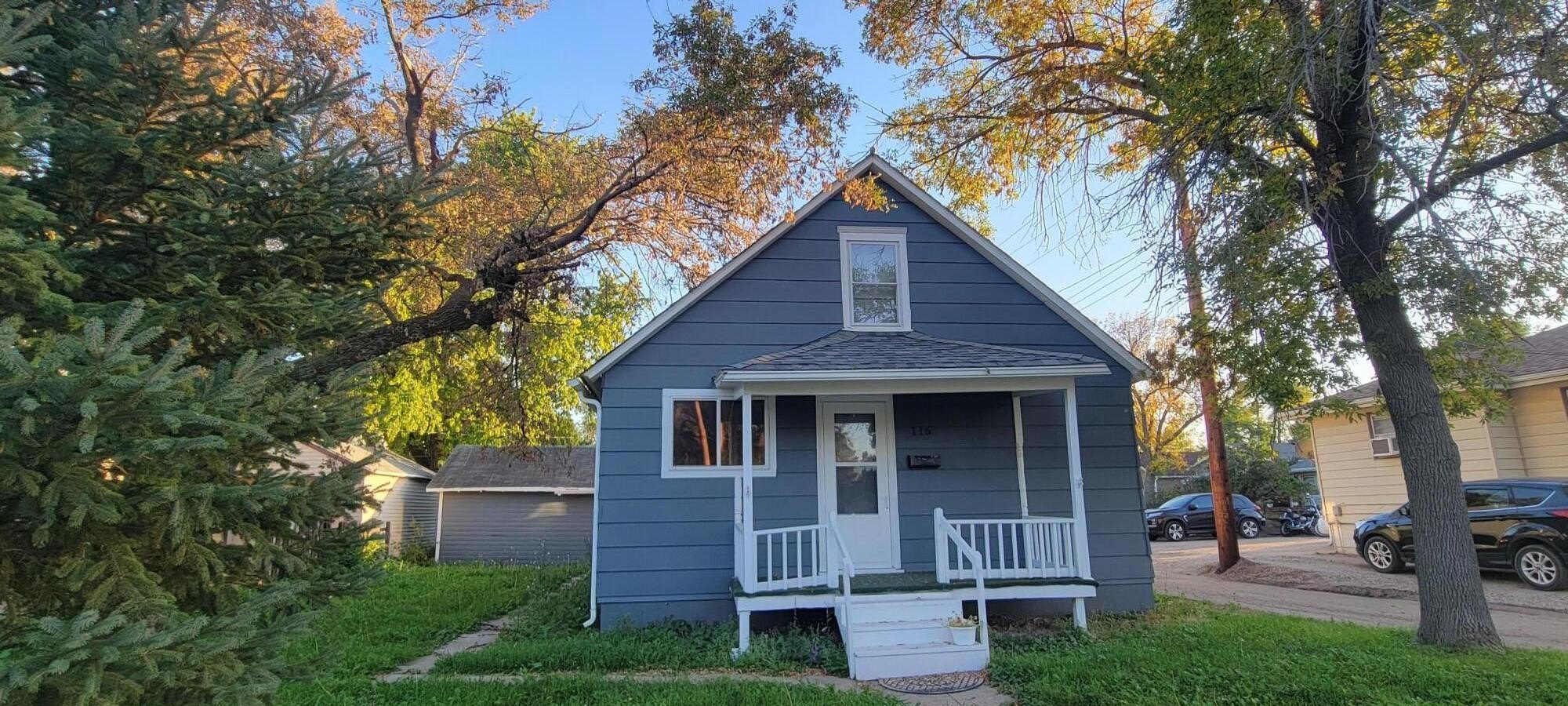 Single Family 3BR 1BA - 116 NE 8th Avenue, Aberdeen, SD
