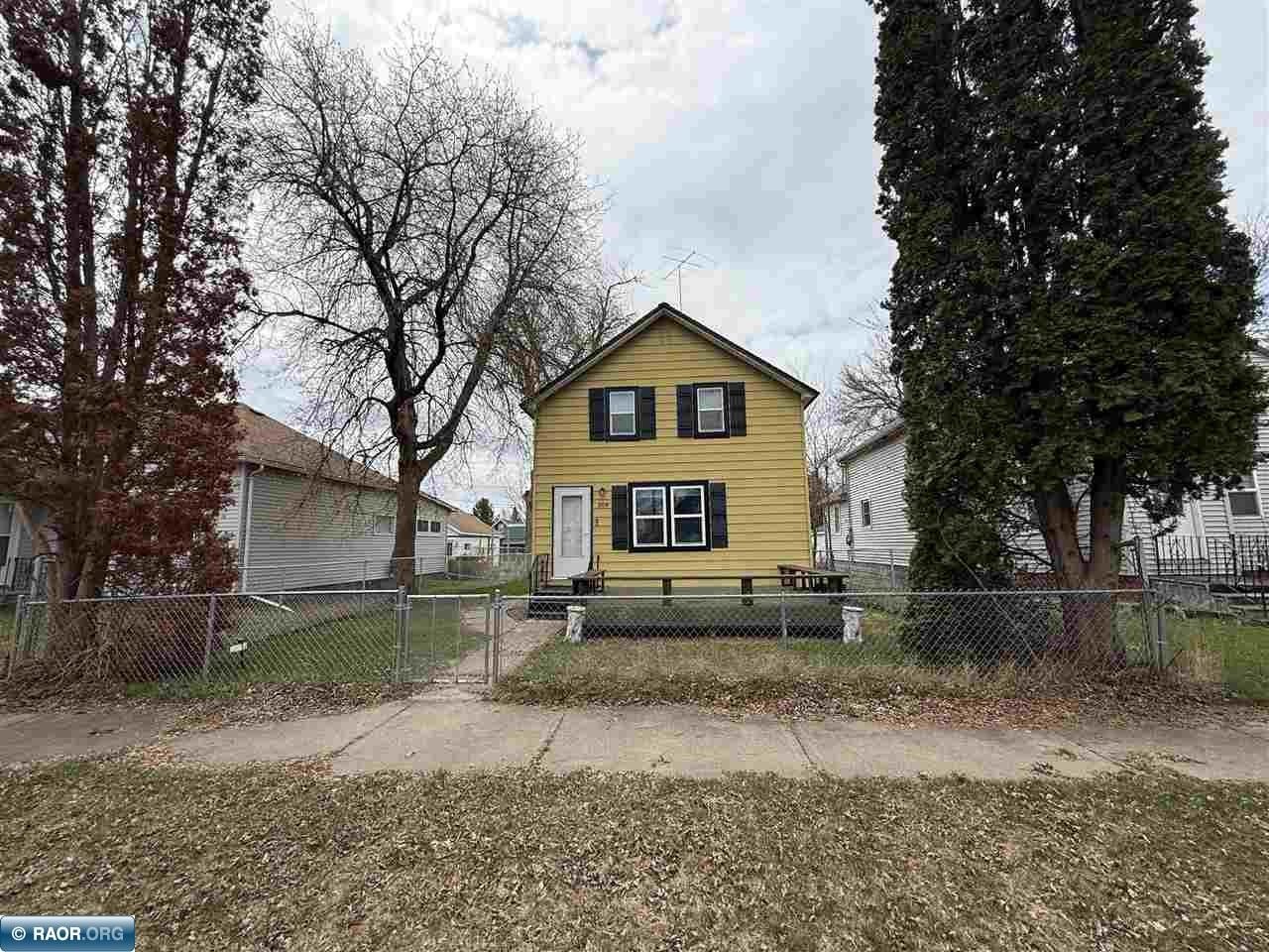 Single Family 3BR 1BA - 209 W Howard Ave, Keewatin, MN