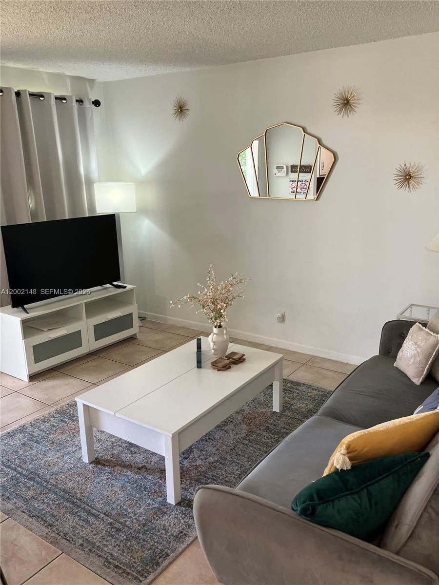 Triplex 4BR 3BA - 1936 Washington St, Hollywood, FL