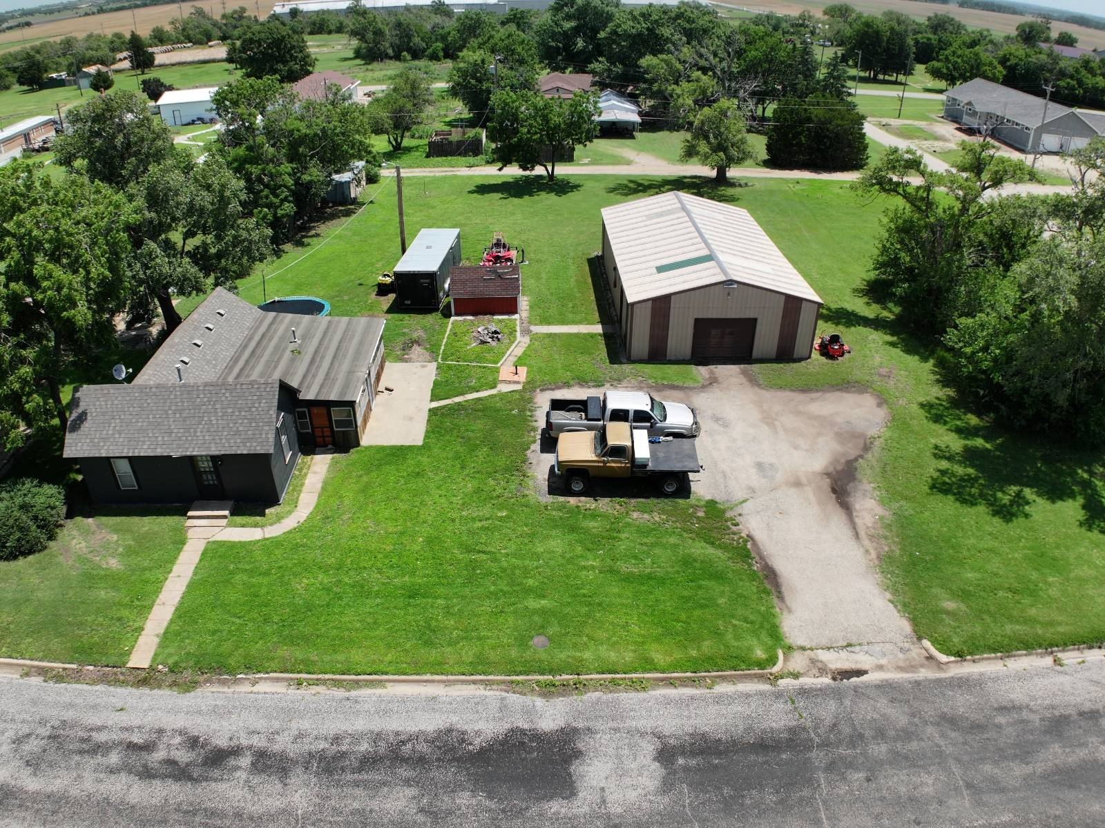 Single Family 2BR 1BA - 211 N Iowa Ave, Kanopolis, KS