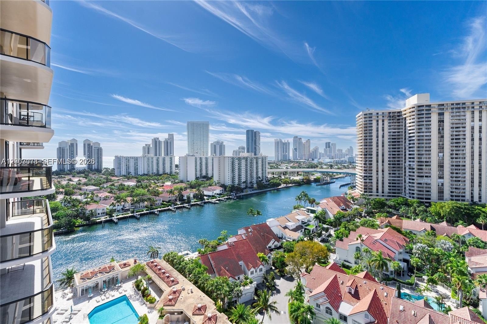 Condo 2BR 2BA - 19667 Turnberry Way, Aventura, FL