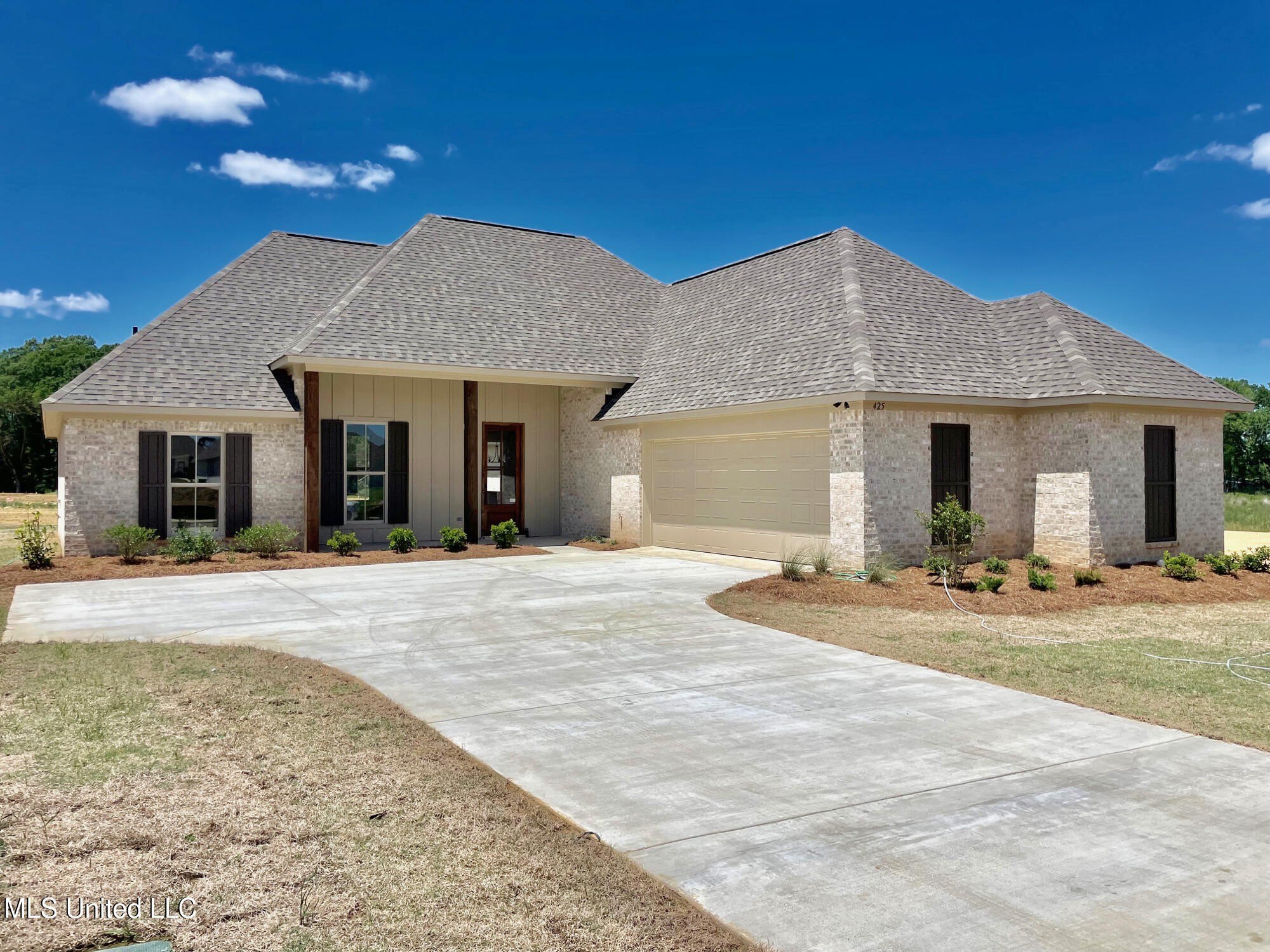 Single Family 3BR 2BA - 425 Aurora Circle, Canton, MS