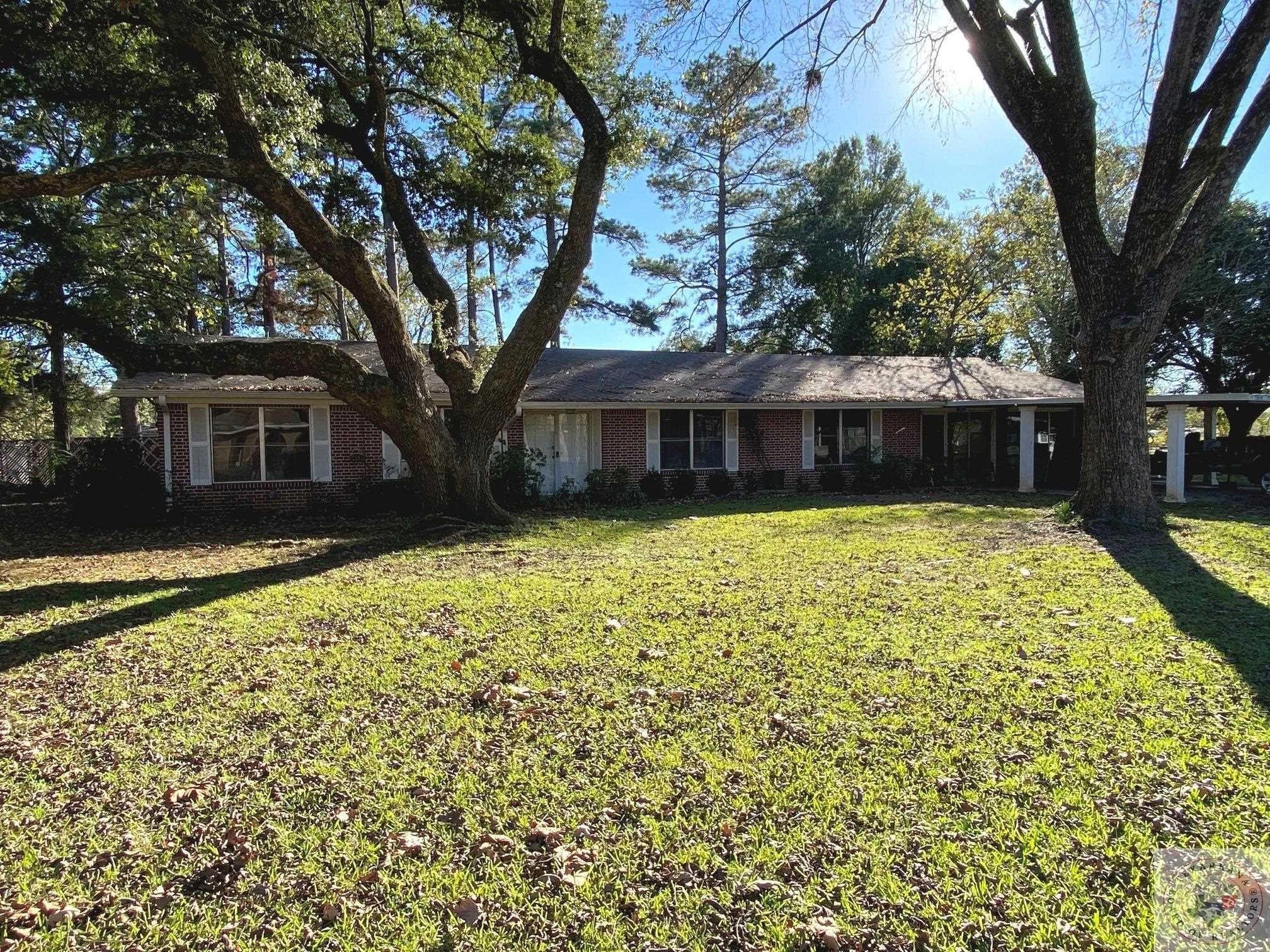 Single Family 3BR 3BA - 105 W Runnels St, New Boston, TX