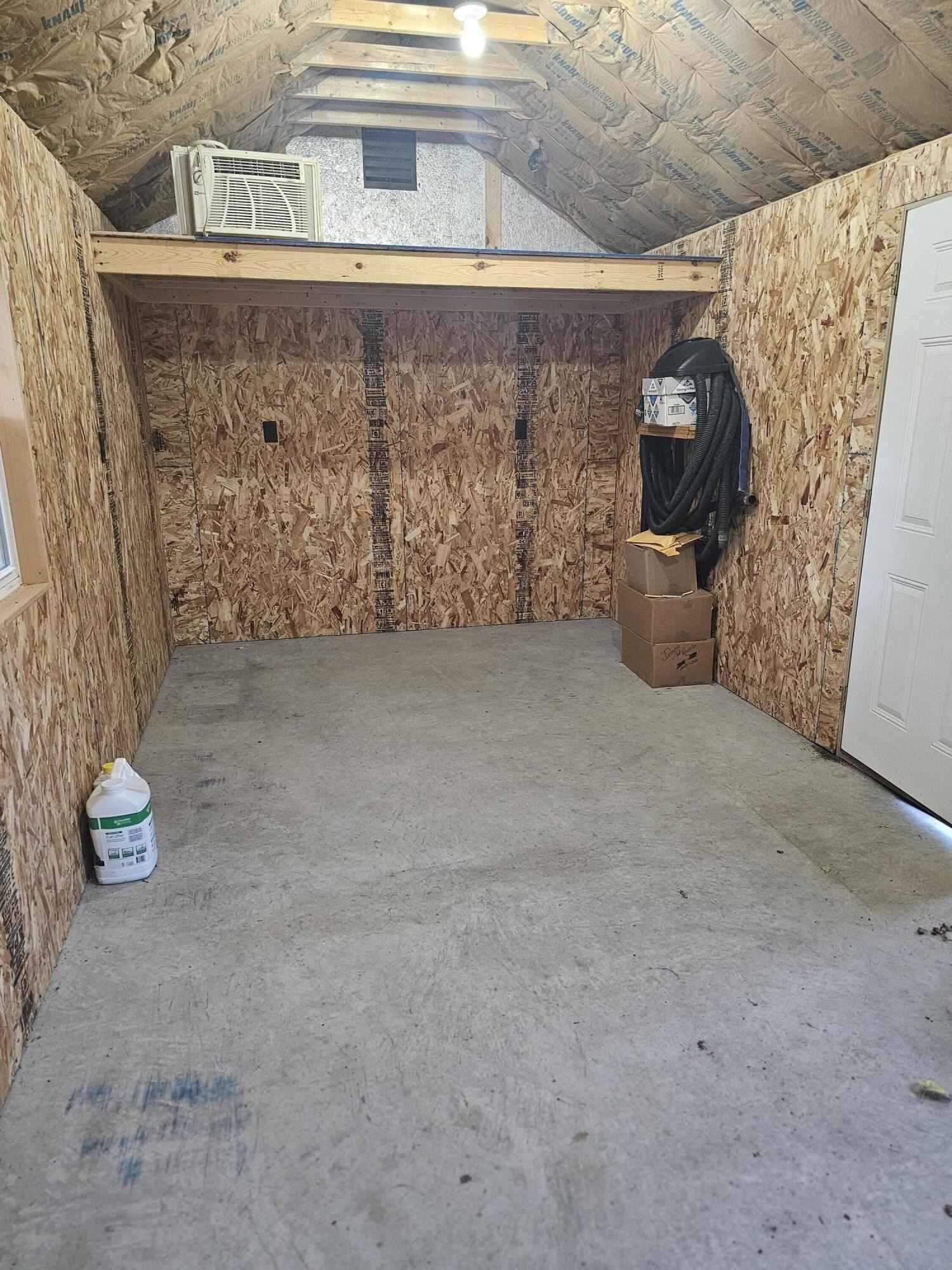 Single Family 2BR 2BA - 2514 SE 13th Avenue, Aberdeen, SD