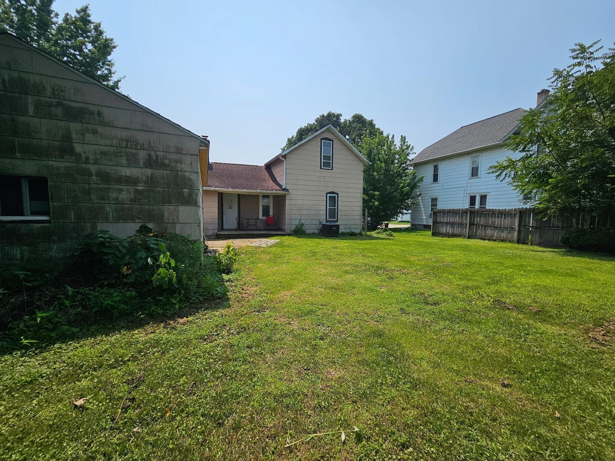 302 E Park  