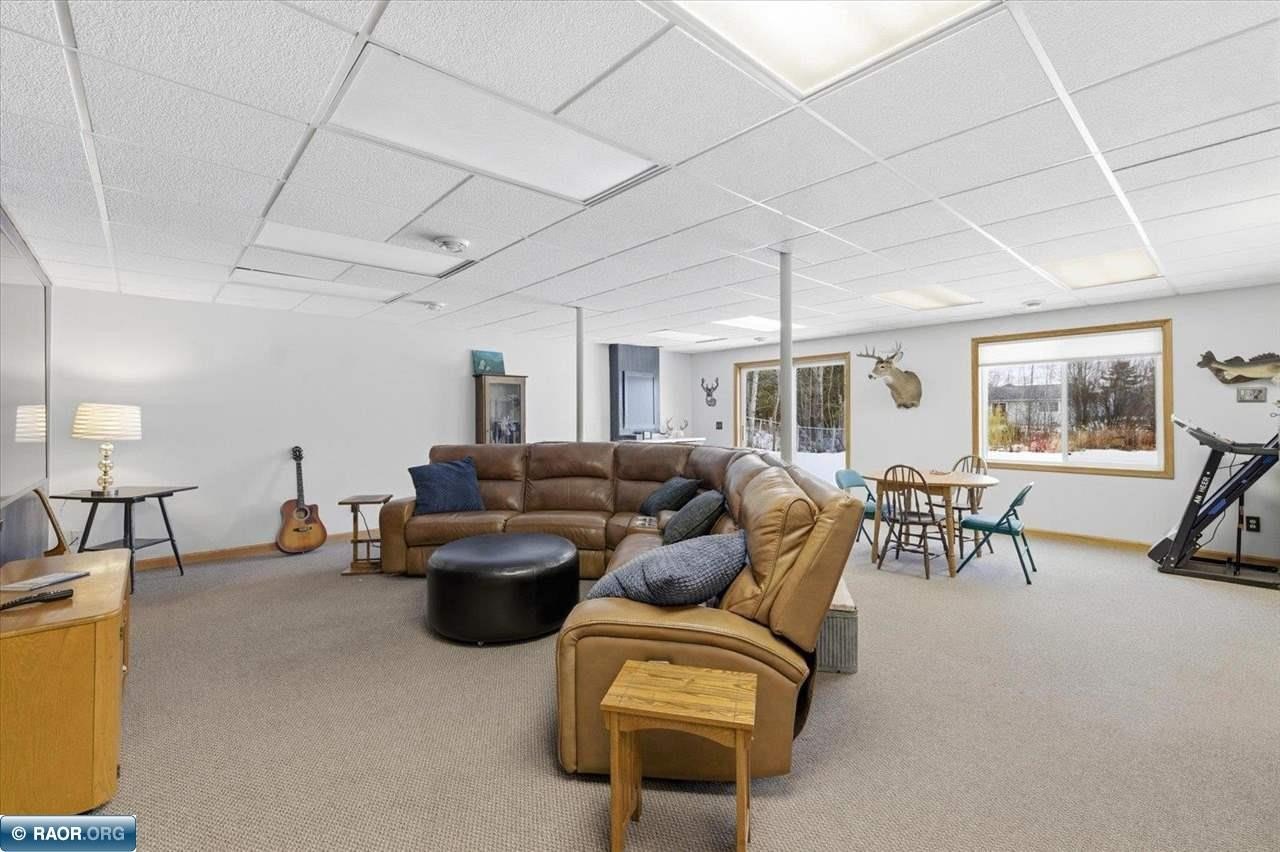 Single Family 4BR 3BA - 515 W 15th Ave, Eveleth, MN