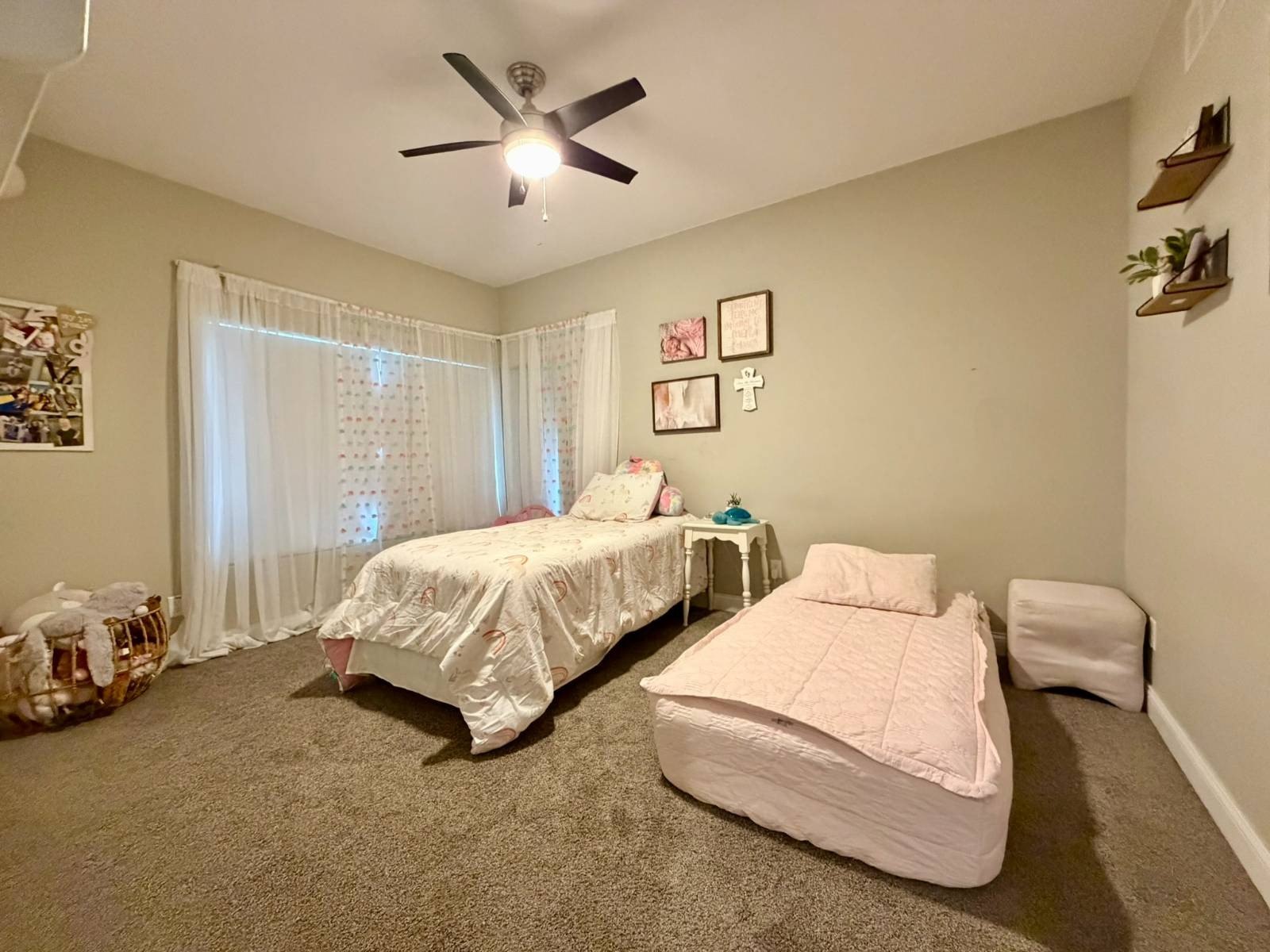 Single Family 4BR 3BA - 325 Poplar St, Colby, KS