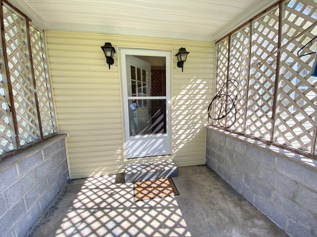 Single Family 3BR 2BA - 125 Dick Williamson Branch Rd, Williamson, WV