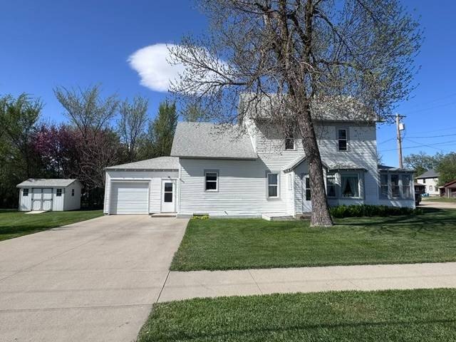 Single Family 4BR 1BA - 603 West 4th Street, Webster, SD