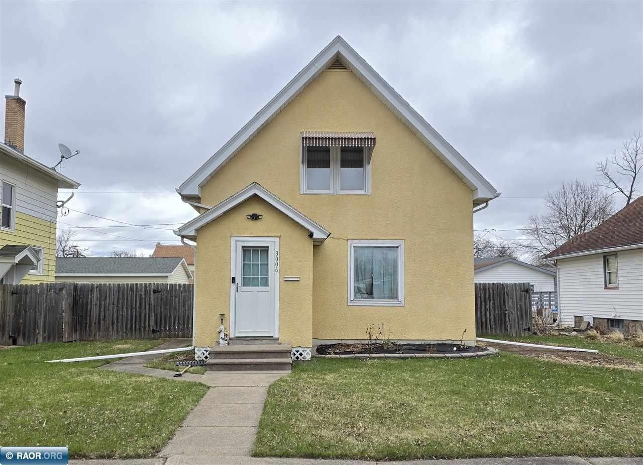 Single Family 2BR 1BA - 3006 4th Ave, Hibbing, MN