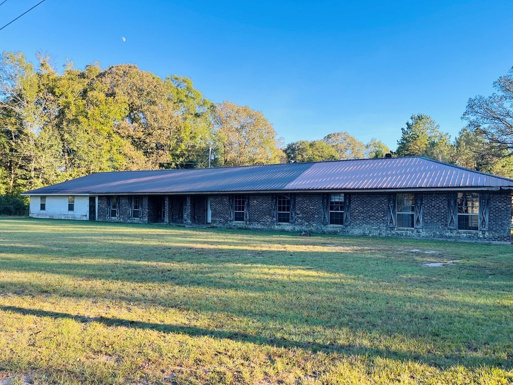 Single Family 5BR 3BA - 277 Otho Seals Rd, Lumberton, MS