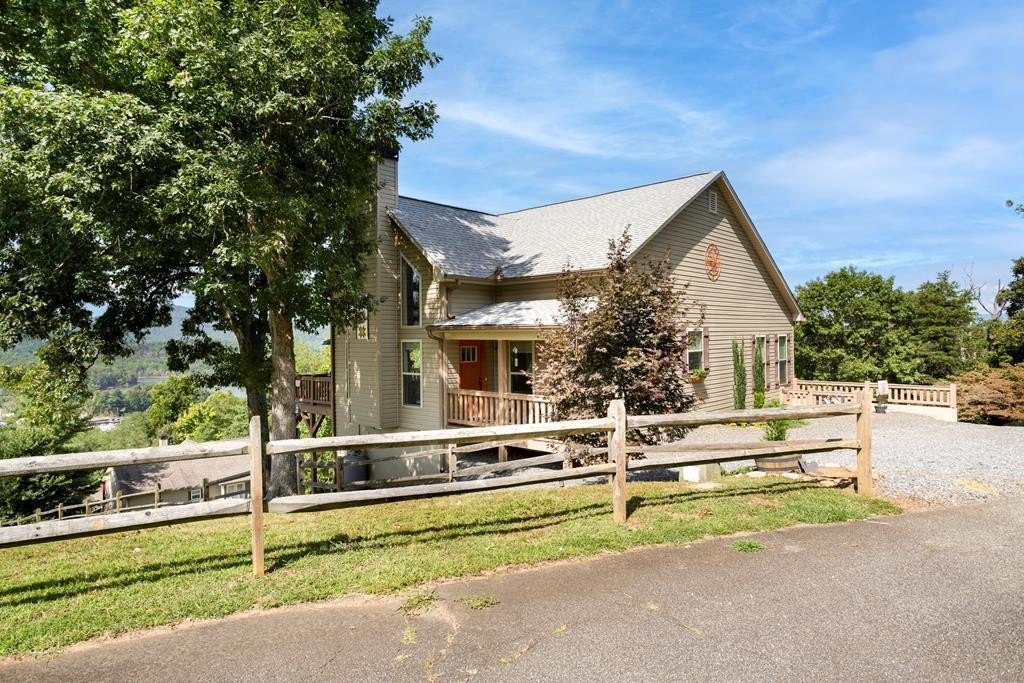 Single Family 2BR 2BA - 379 Chancey Drive, Hiawassee, GA