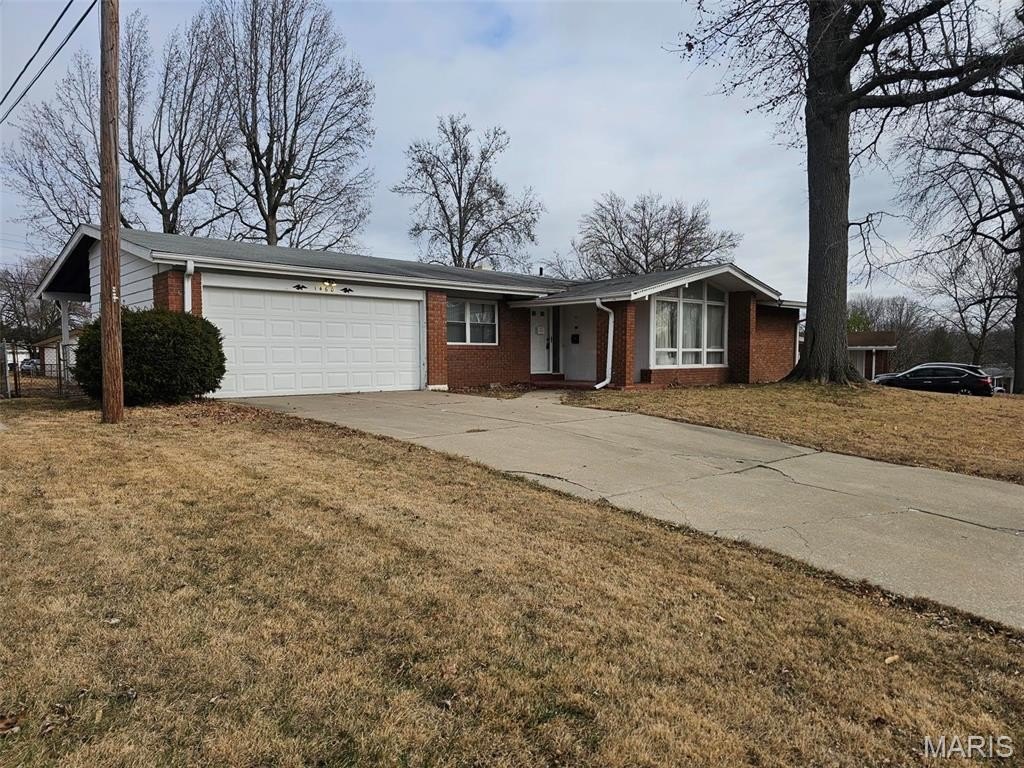Single Family 4BR 3BA - 1460 Tremont Drive, Florissant, MO