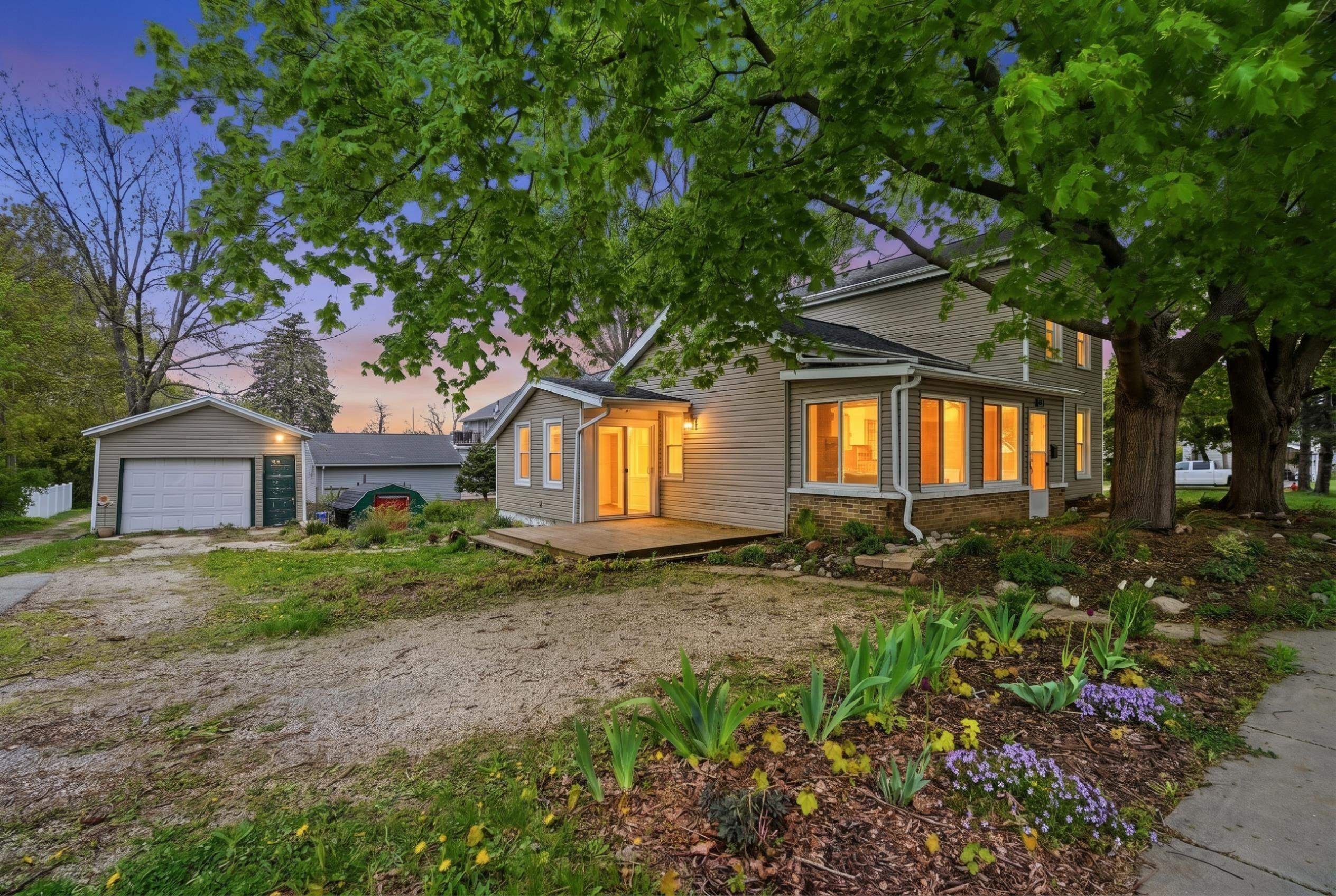 Single Family 2BR 1BA - 610 E Maple Street, Horicon, WI