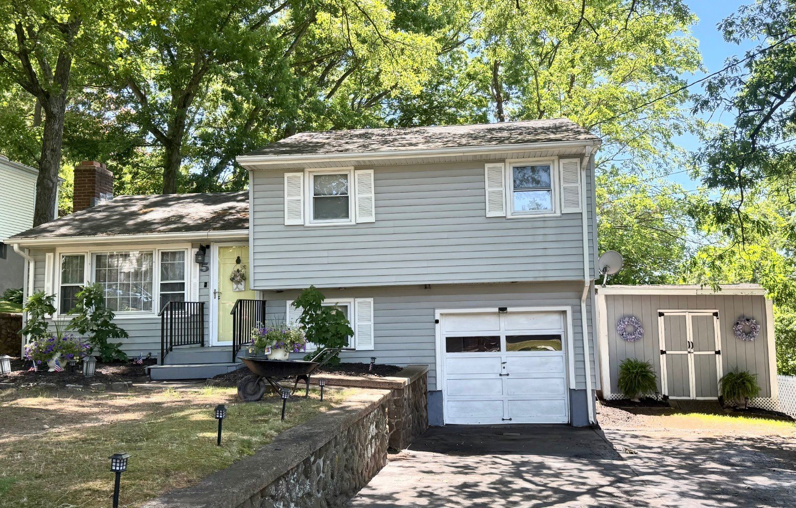 Single Family 3BR 2BA - 5 Jackson Avenue, Wallingford, CT